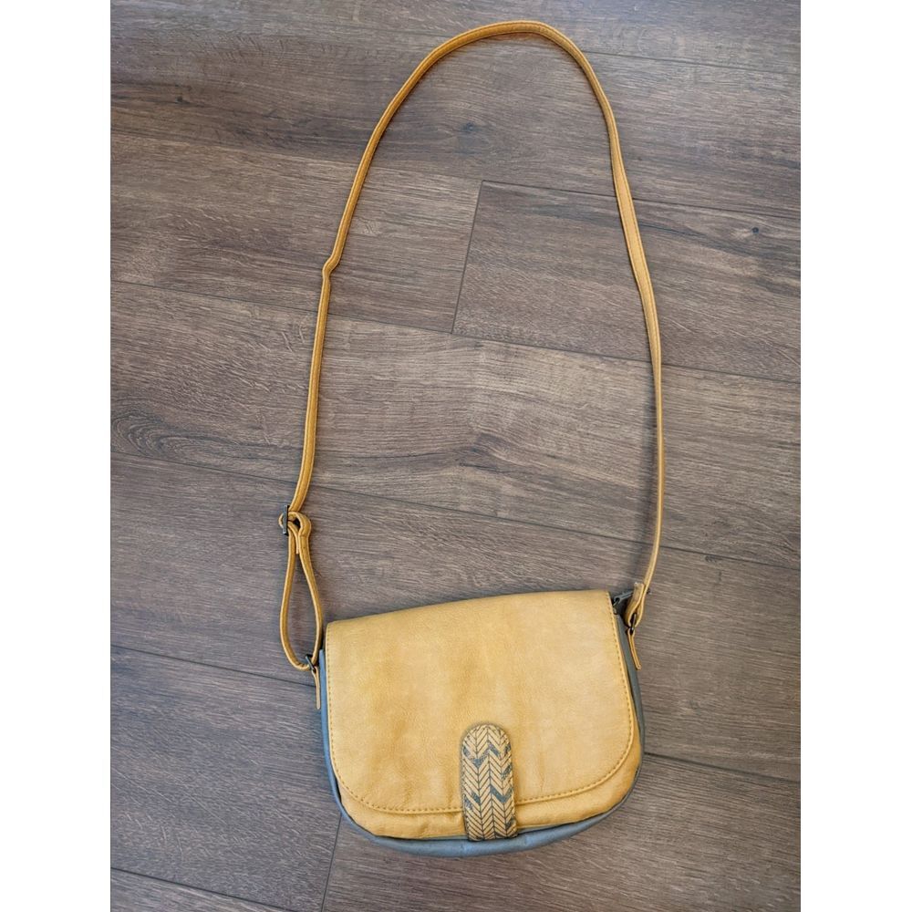 Baggit Crossbody purse yellow‎